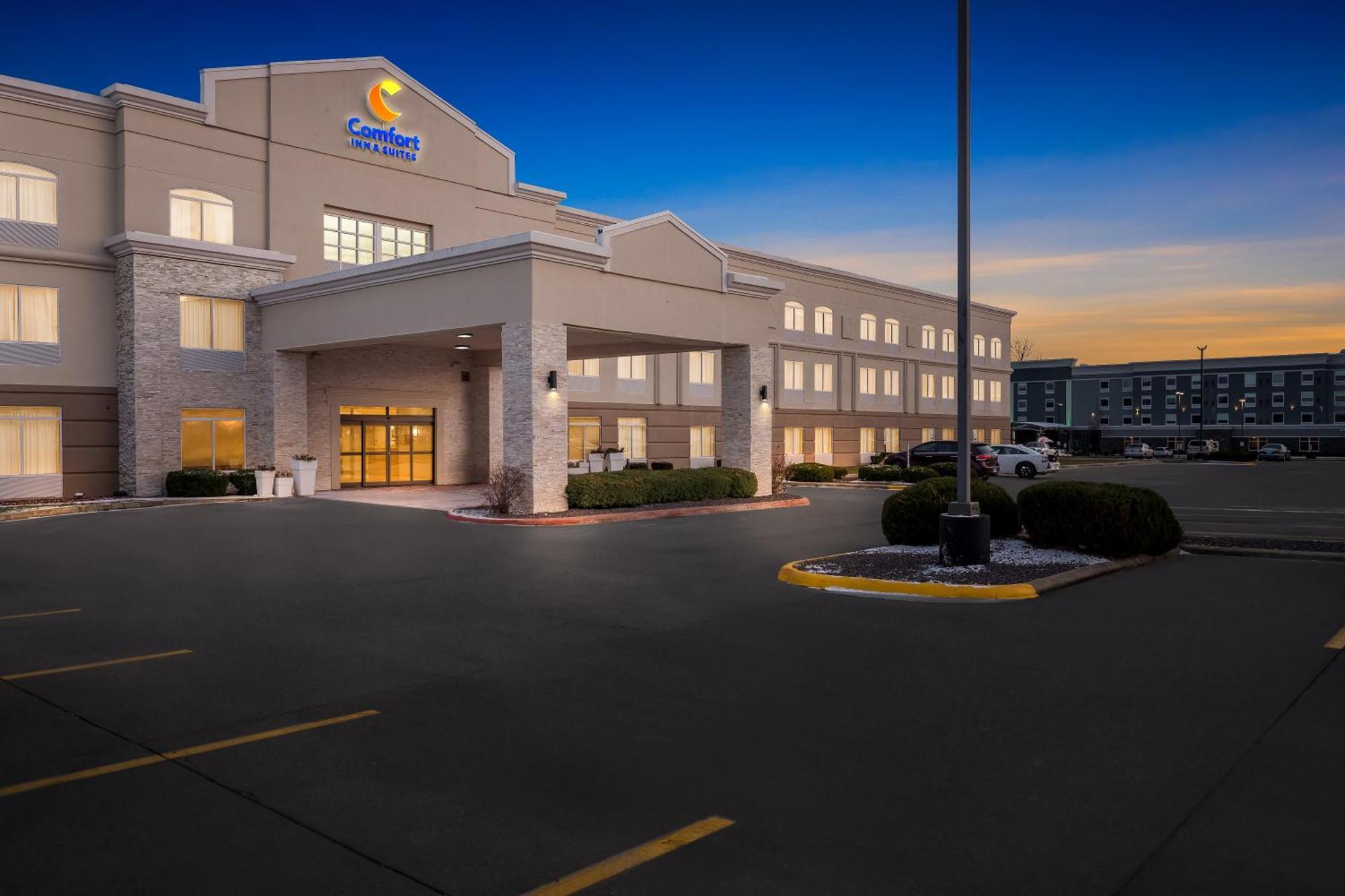 Comfort Inn & Suites Decatur-Forsyth Exterior photo